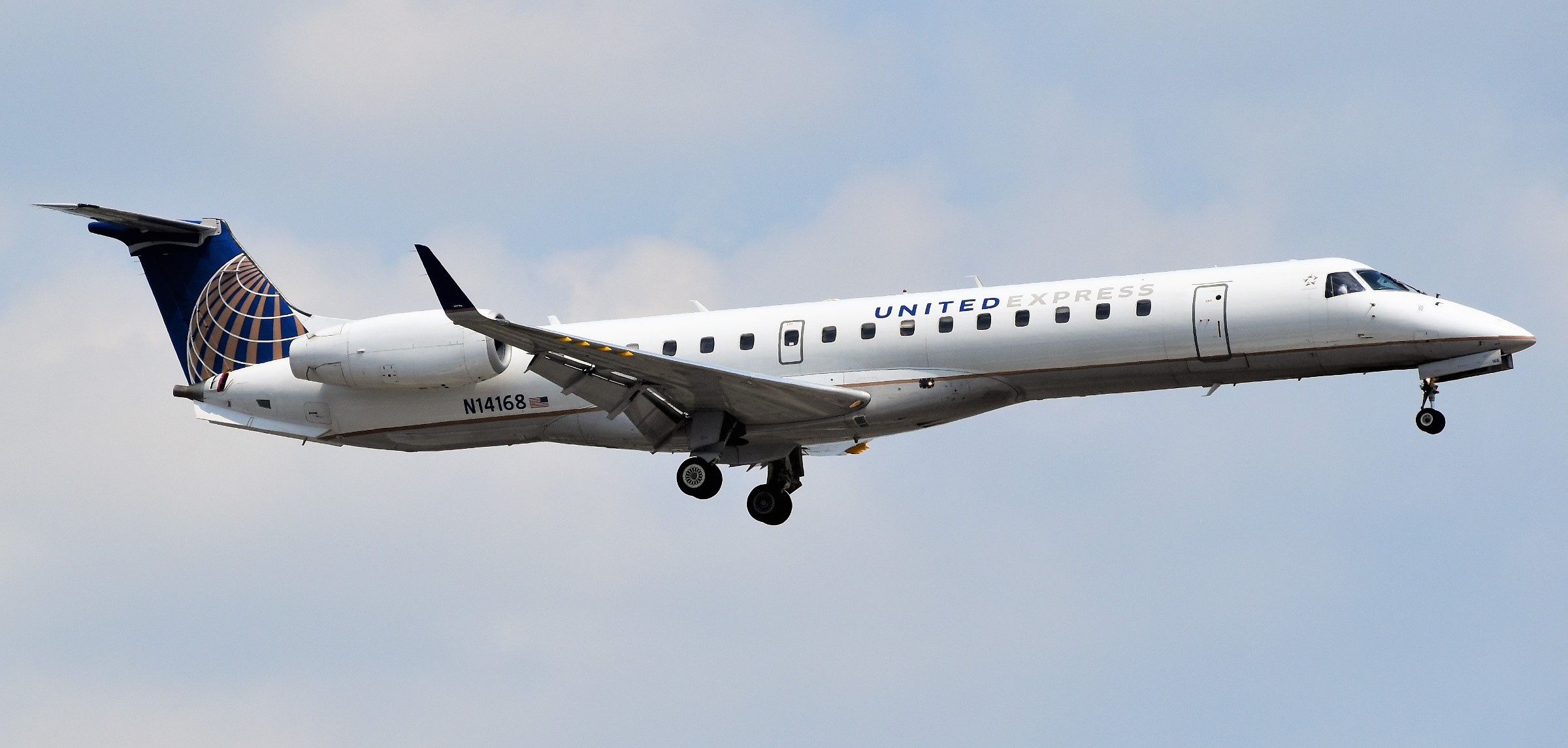 United Express CommutAir Embraer ERJ 145XR N14168 approaching Newark Airport 1